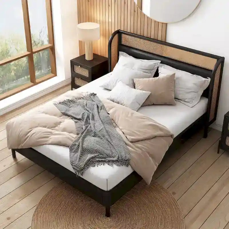 Lit plateforme Queen en bois de rotin