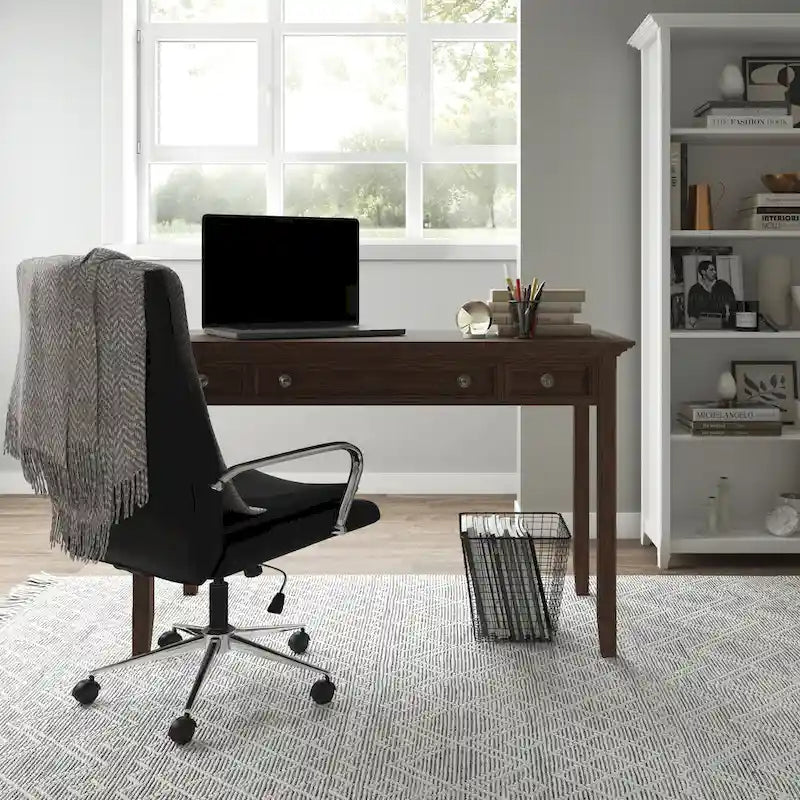 Bureau de style transitionnel en bois massif Halifax, 54 pouces de large